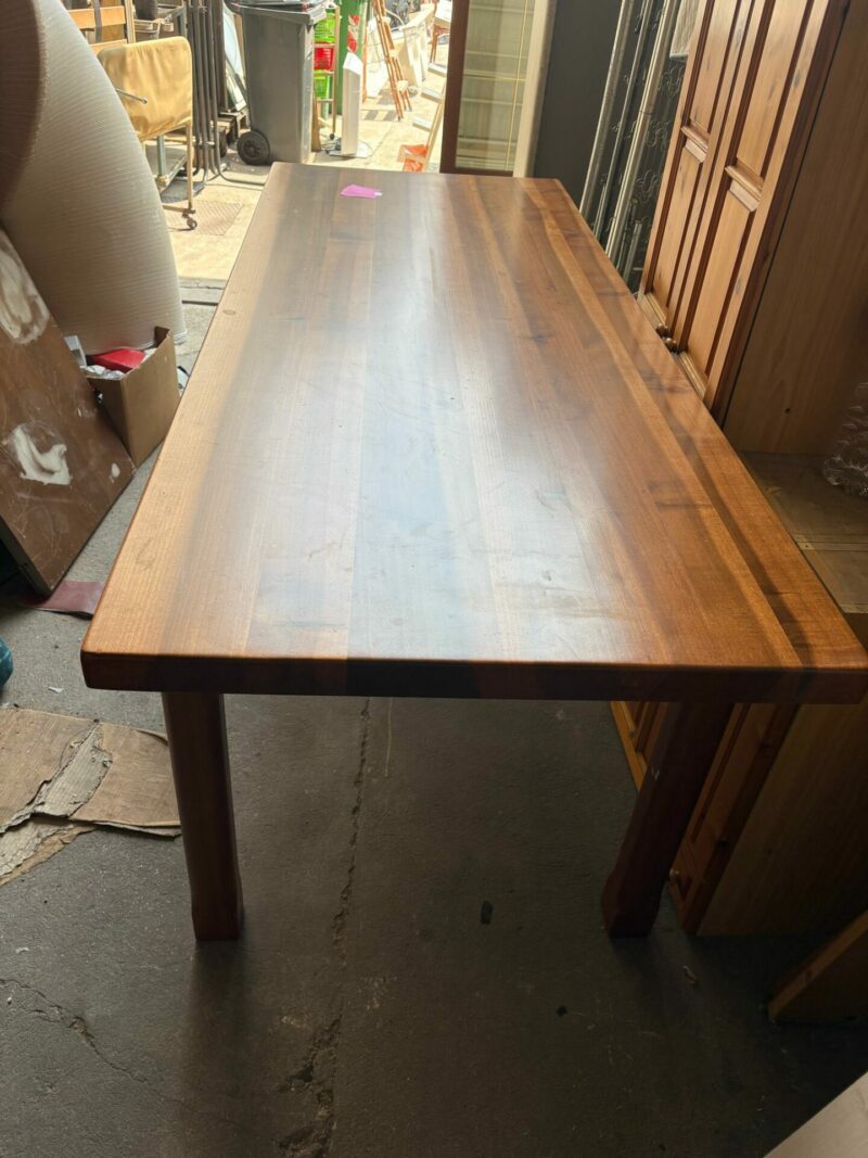 Tavolo in legno massiccio S 3763