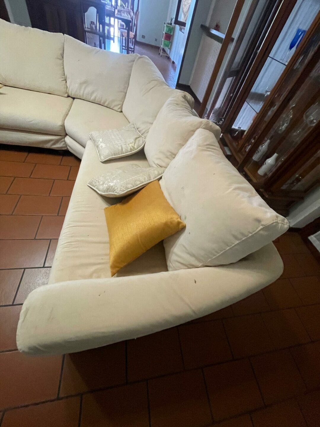 DIVANO ANGOLARE IN TESSUTO USATO COME NUOVO 6/ 8 POSTI C 3 - immagine 3