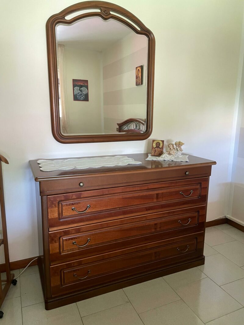 CAMERA DA LETTO COMPLETA IN LEGNO MASSICCIO CON ARMADIO A 6 ANTE, LETTO MATRIMONIALE, 2 COMODINI, SPECCHIERA E COMO' C 8 - immagine 5