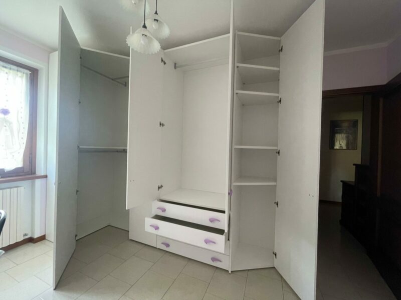 ARMADIO A 6 ANTE CON CABINA E SCRIVANIA CON LIBRERIA c 6 - immagine 3