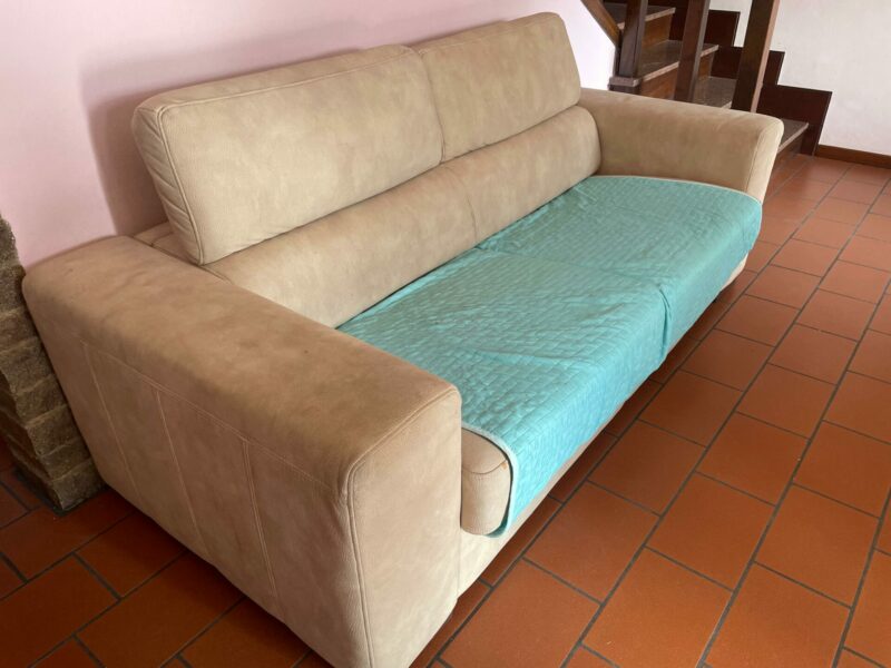 DIVANO LETTO 3 POSTI IN OTTIMO STATO C7