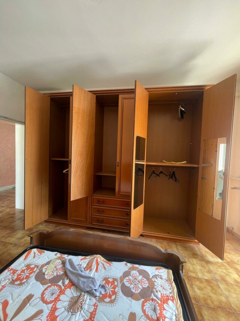 Camera da letto completa di materasso , letto matrimoniale , comò , comodini , specchio , armadio 6 ante H255 Lunghezza 290 S 3833 - immagine 2