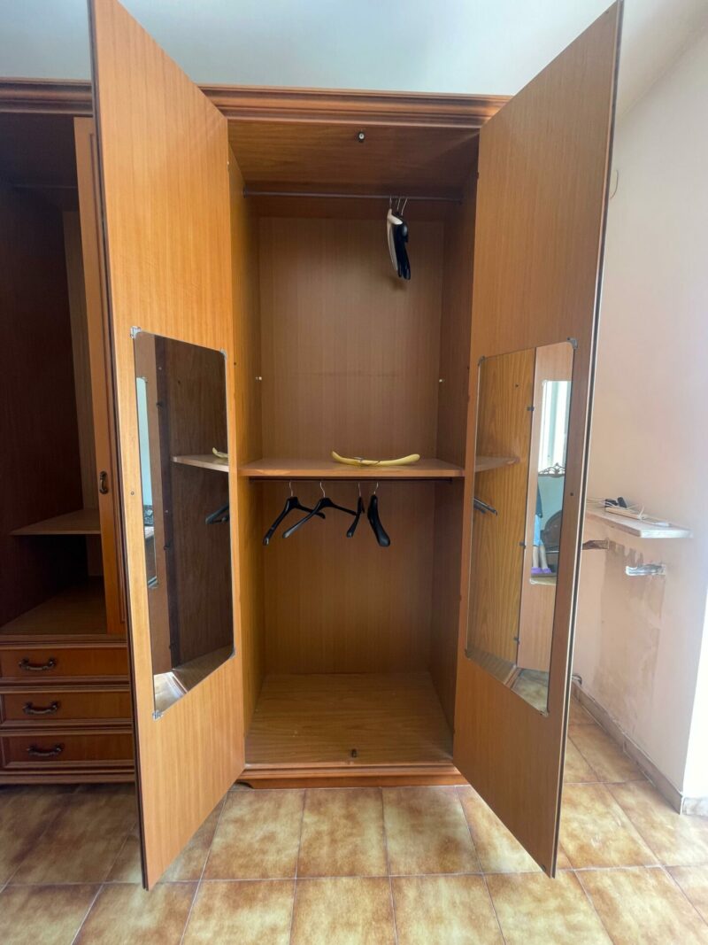 Camera da letto completa di materasso , letto matrimoniale , comò , comodini , specchio , armadio 6 ante H255 Lunghezza 290 S 3833 - immagine 3
