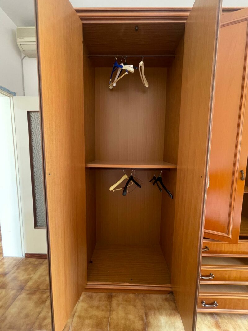 Camera da letto completa di materasso , letto matrimoniale , comò , comodini , specchio , armadio 6 ante H255 Lunghezza 290 S 3833 - immagine 4