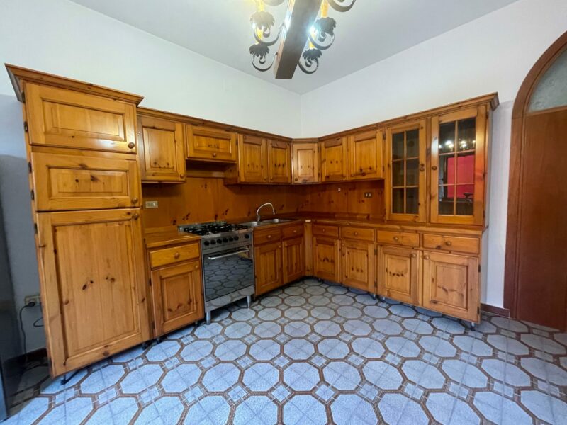 Cucina in legno completa di elettrodomestici S 3847