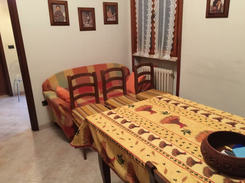 Tavolo in legno con 6 sedie C 71 Art.12 - immagine 2