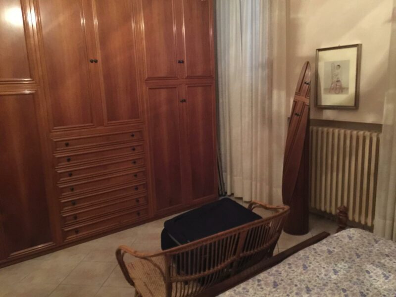 Armadio a 6 ante in legno + comò C55 Art.12 - immagine 3