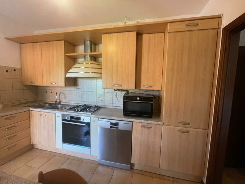 Cucina completa di elettrodomestici piano cottura glem 4 fuochi , forno bosch , lavastoviglie siemens , microonde whyrpool , cappa faber , frigo da incasso electrolux lunghezza 380 120 ang 45 colonnina C 78 Art.14 - immagine 2