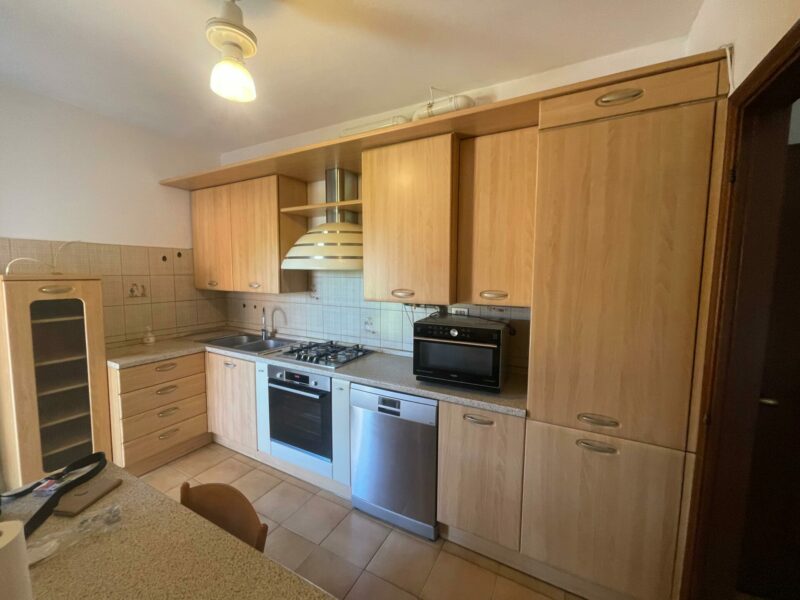 Cucina completa di elettrodomestici piano cottura glem 4 fuochi , forno bosch , lavastoviglie siemens , microonde whyrpool , cappa faber , frigo da incasso electrolux lunghezza 380 120 ang 45 colonnina C 78 Art.14