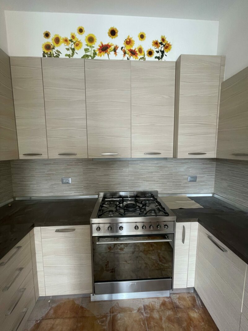 Mobile cucina con lavello Frankie , forno 5 fuochi Smeg , cappa S 3834 - immagine 4