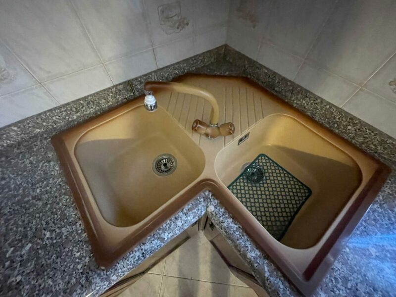 Cucina completa di piano cottura 4 fuochi , cappa , lavello angolare , frigo incasso 305x230 S 3863 - immagine 7