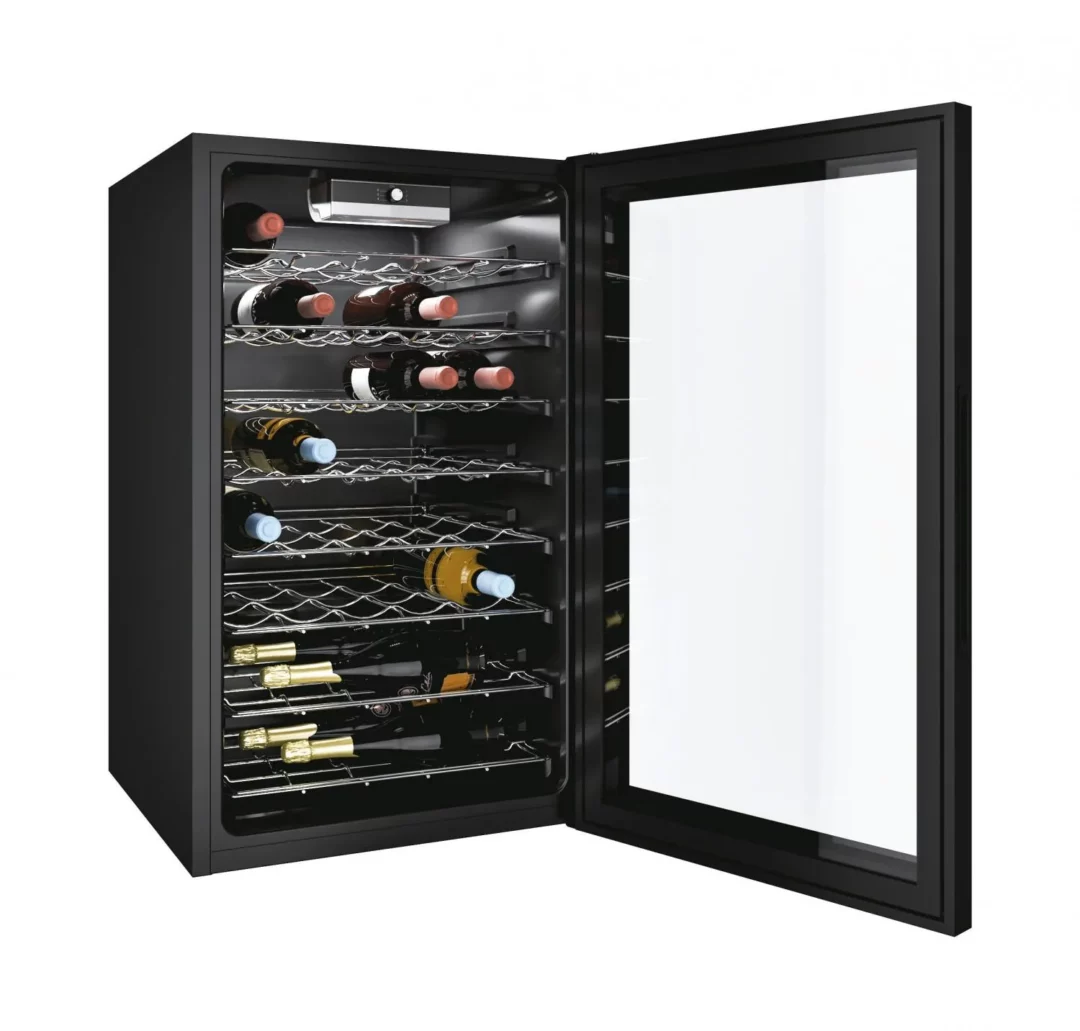 Cantinetta Vini Candy Vino 41 Bottiglie Classe G - Ripiani Cromo, Luce Interna, App hOn, Lampada LED colore Nero - CWC 150 EM/NF - immagine 3