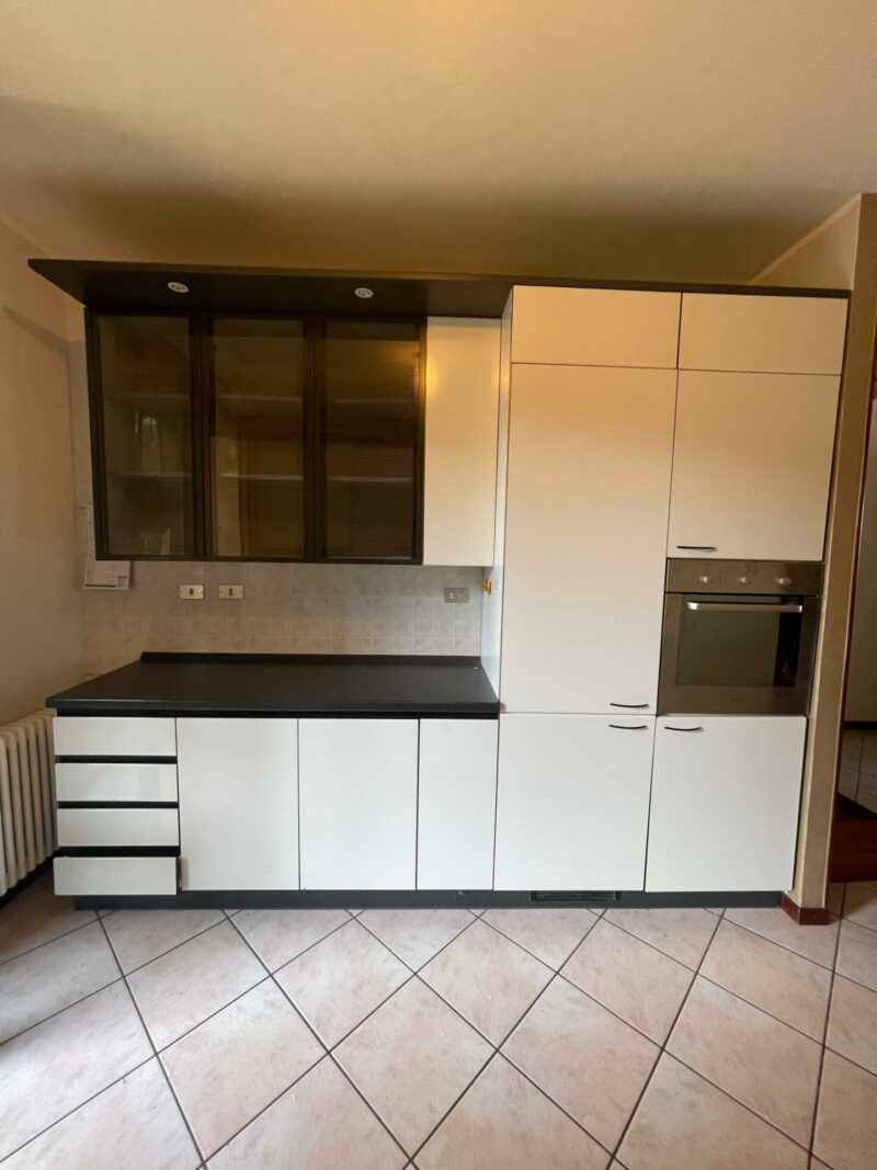 Cucina completa di forno , piano cottura 4 fuochi , frigo S 3950 - immagine 3