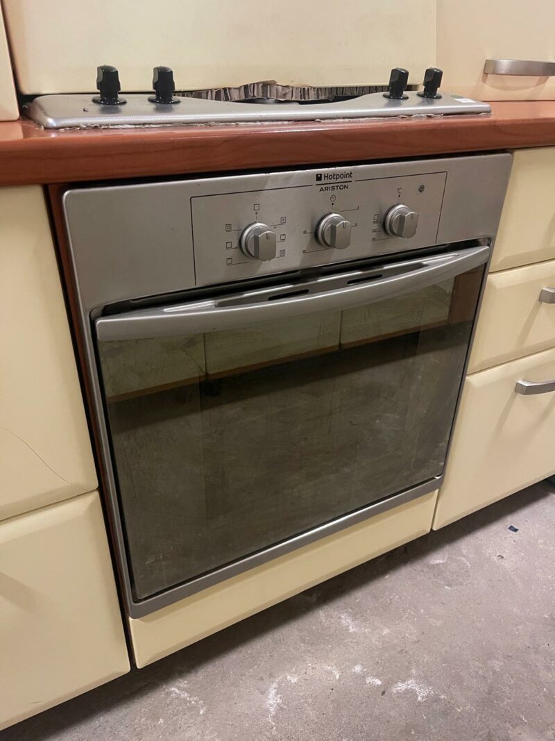 Cucina completa di elettrodomestici , lavastoviglie indesit , piano 4 fuochi , forno hotpoint, lavello e cappa lunghezza 340 C107 - immagine 2