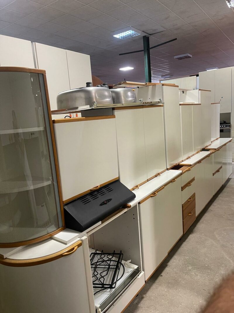Cucina bianca lineare usata completa di cappa , piano cottura e lavandino S 4056 - immagine 2