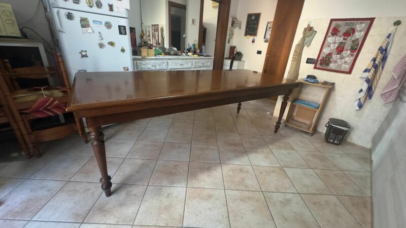 Tavolo tedesco fisso usato in legno massiccio C 131 - immagine 4