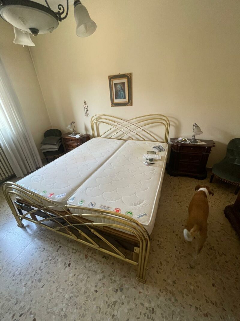 CAMERA DA LETTO COMPLETA DI ARMADIO 6 ANTE, LETTO IN FERRO BATTUTO 2 COMODINI E SPECCHIERA C 146 - immagine 2