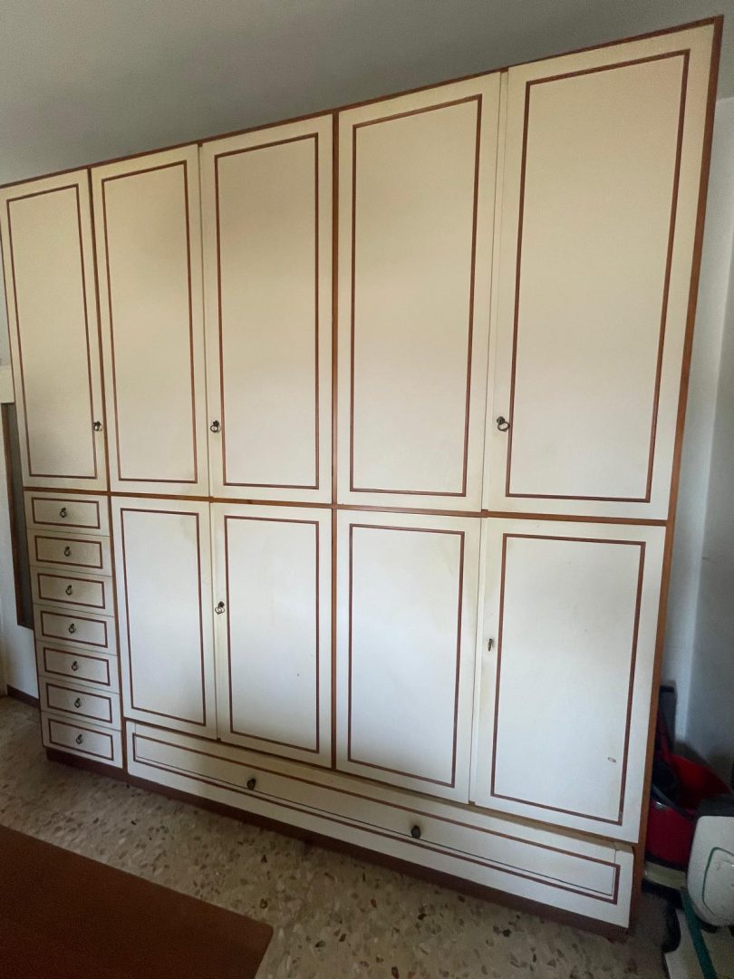 ARMADIO IN LEGNO A 5 ANTE CON CASSETTONE SCORREVOLE SOTTO C 148