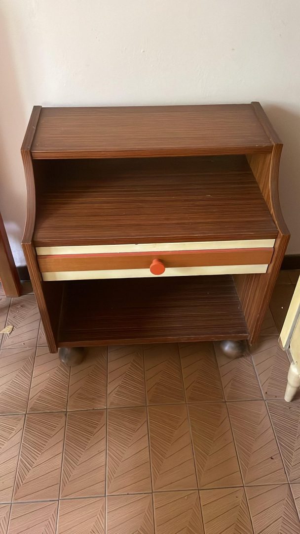Camera matrimoniale usata con armadio 6 ante, letto con rete a doghe e comodino Misure armadio: H275 L270 S 4338 - immagine 3