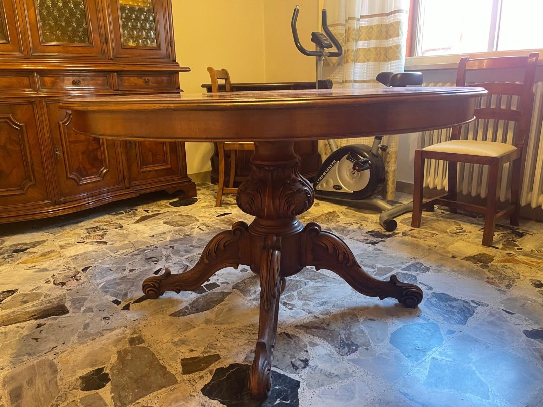 Tavolo usato rotondo in legno con base centrale intagliata S 4354 - immagine 5