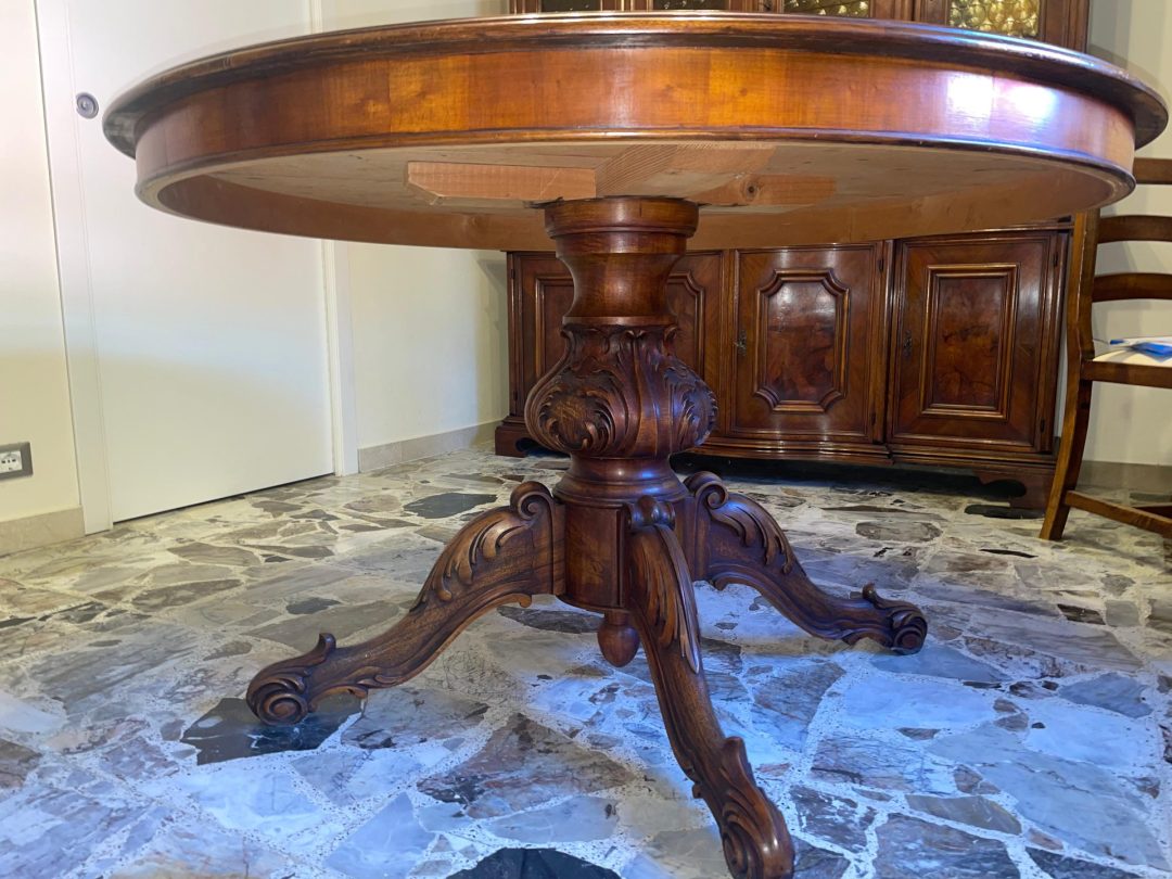 Tavolo usato rotondo in legno con base centrale intagliata S 4354 - immagine 2