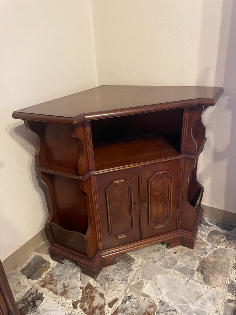 Mobile angolare usato in legno con anta doppia e ripiano aperto S 4355