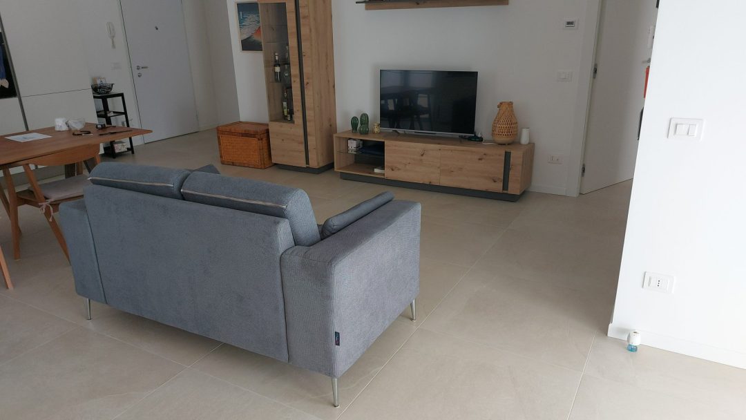 Divano 2 posti modello Nellie Bissolo Casa 160 cm Colore blu con piedini metallici rimovibili C 167 - immagine 3