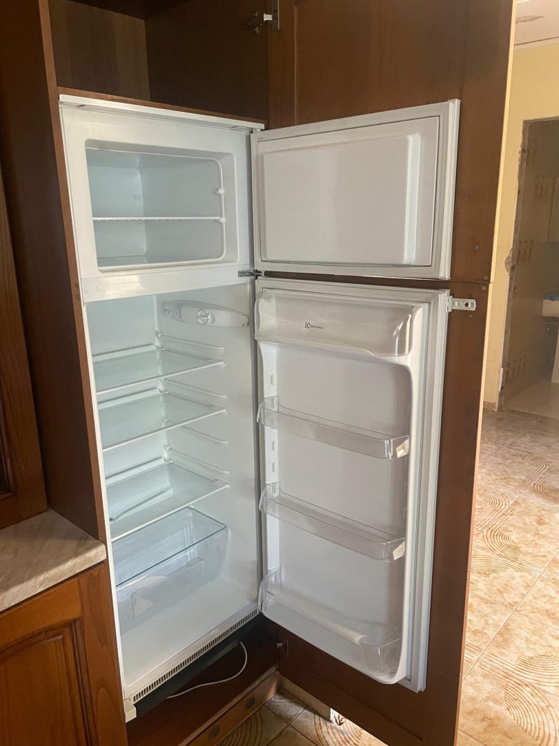 Cucina usata in legno completa di lavandino, forno, piano cottura, cappa e frigo Misure: 506x340 C 158 - immagine 7