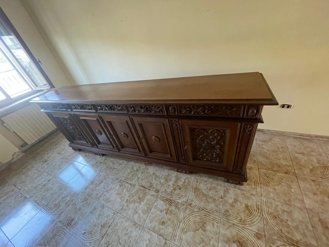 Credenza usata in legno massiccio intagliato S 4359 - immagine 2