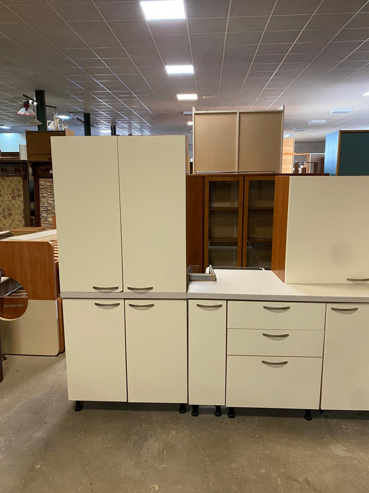 Mobile cucina completa di forno e piano cottura - immagine 3