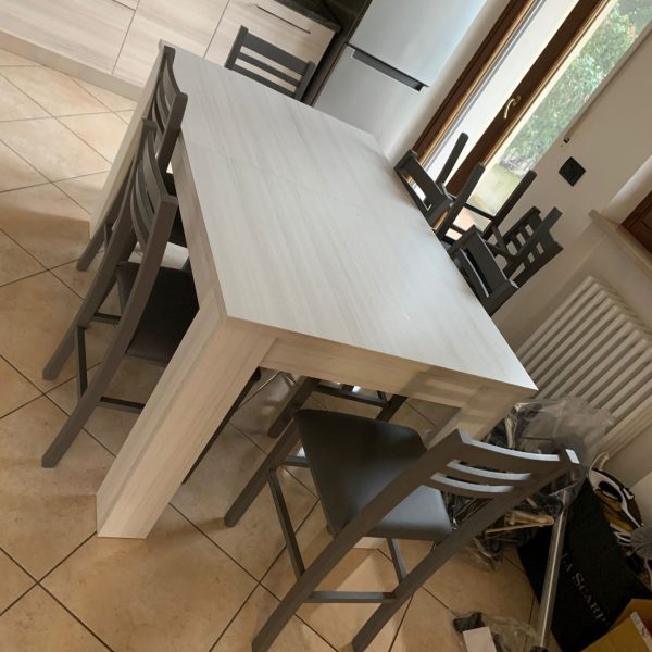 Tavolo (senza sedie) codice:389