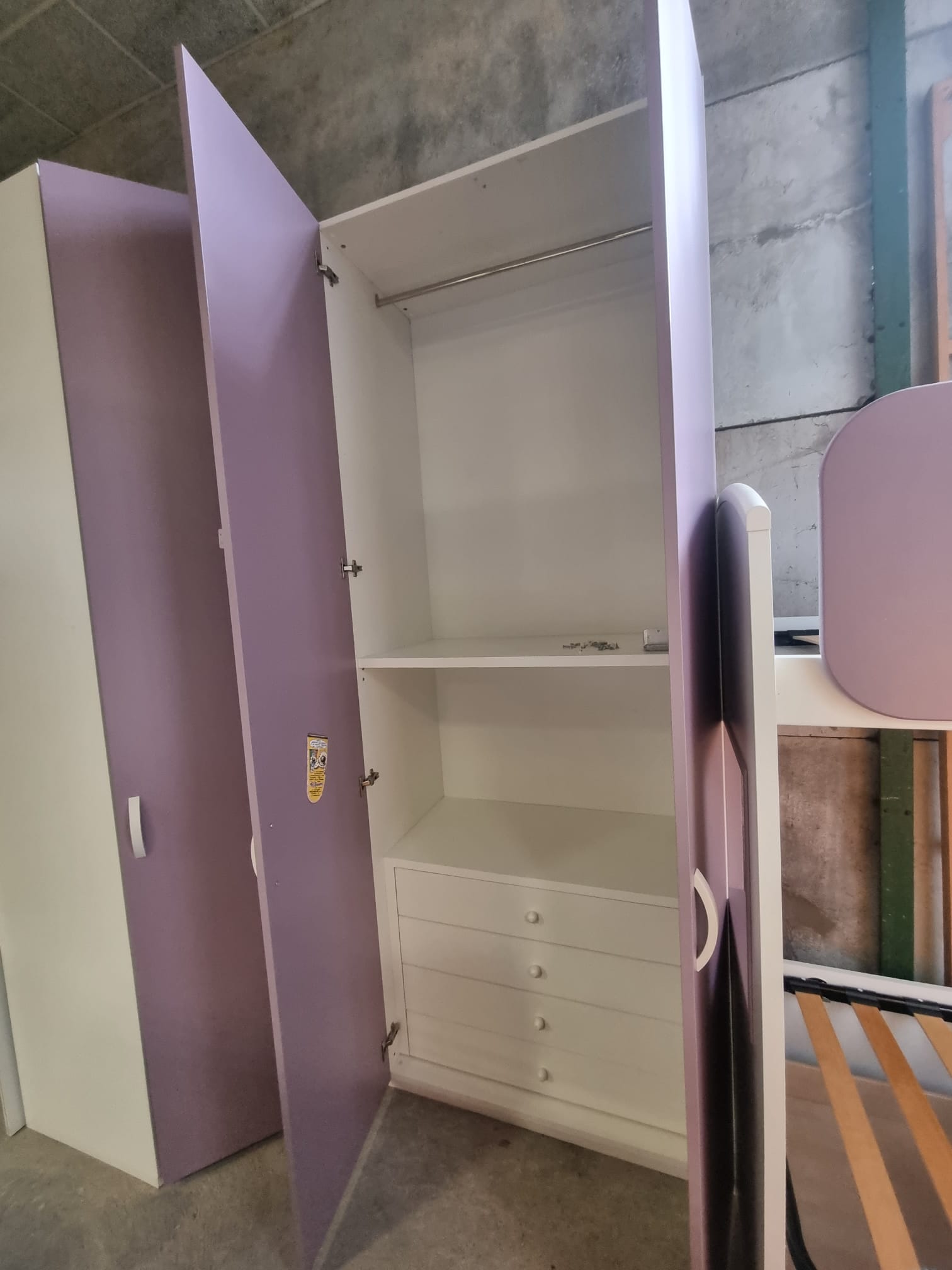 Cameretta con letti a castello, scala a cassetti e armadio. Codice:132 - immagine 3