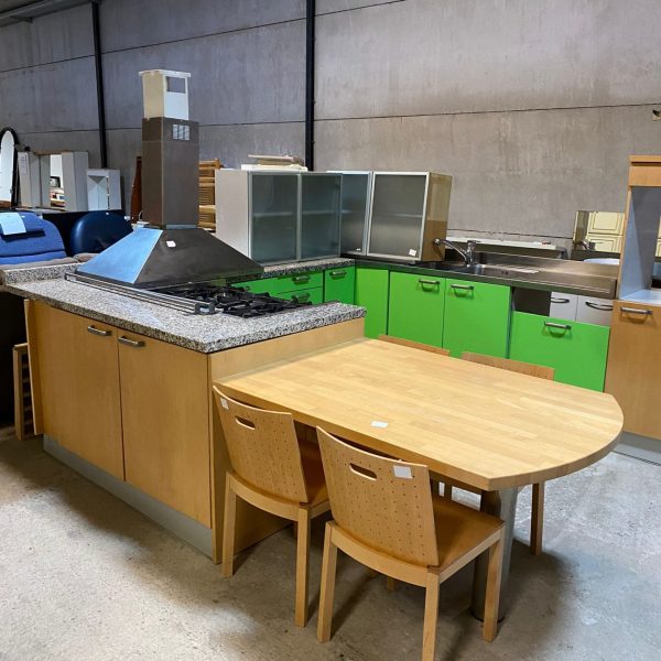 Mobile cucina completa di piano cottura , cappa , lavandino doppio con rubinetto, e tavolo con sedie S 5004