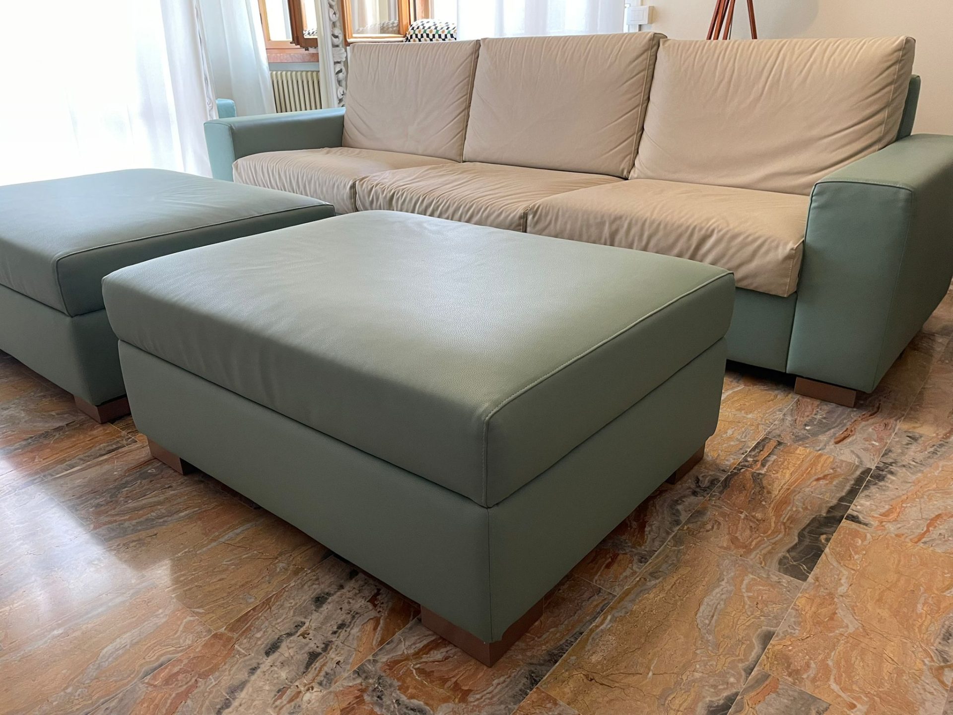 Divano fisso 4 posti completo di 2 pouf codice:419 - immagine 2