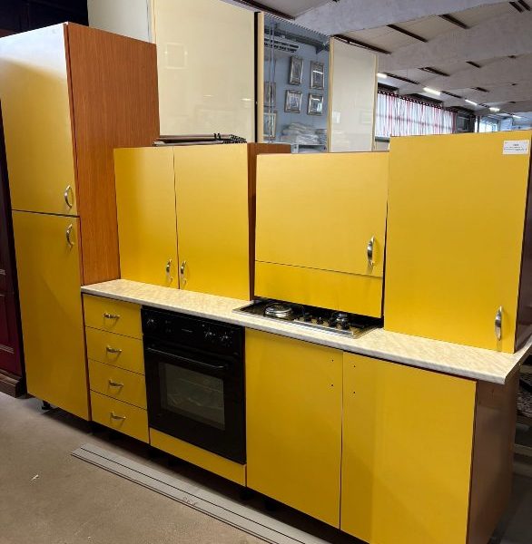 Cucina lineare completa di forno cappa e piano cottura codice:143/U