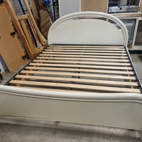 Struttura Letto Matrimoniale Bianco,Con Rete a Doghe+Materasso E 2 Comodini :Codice48/U