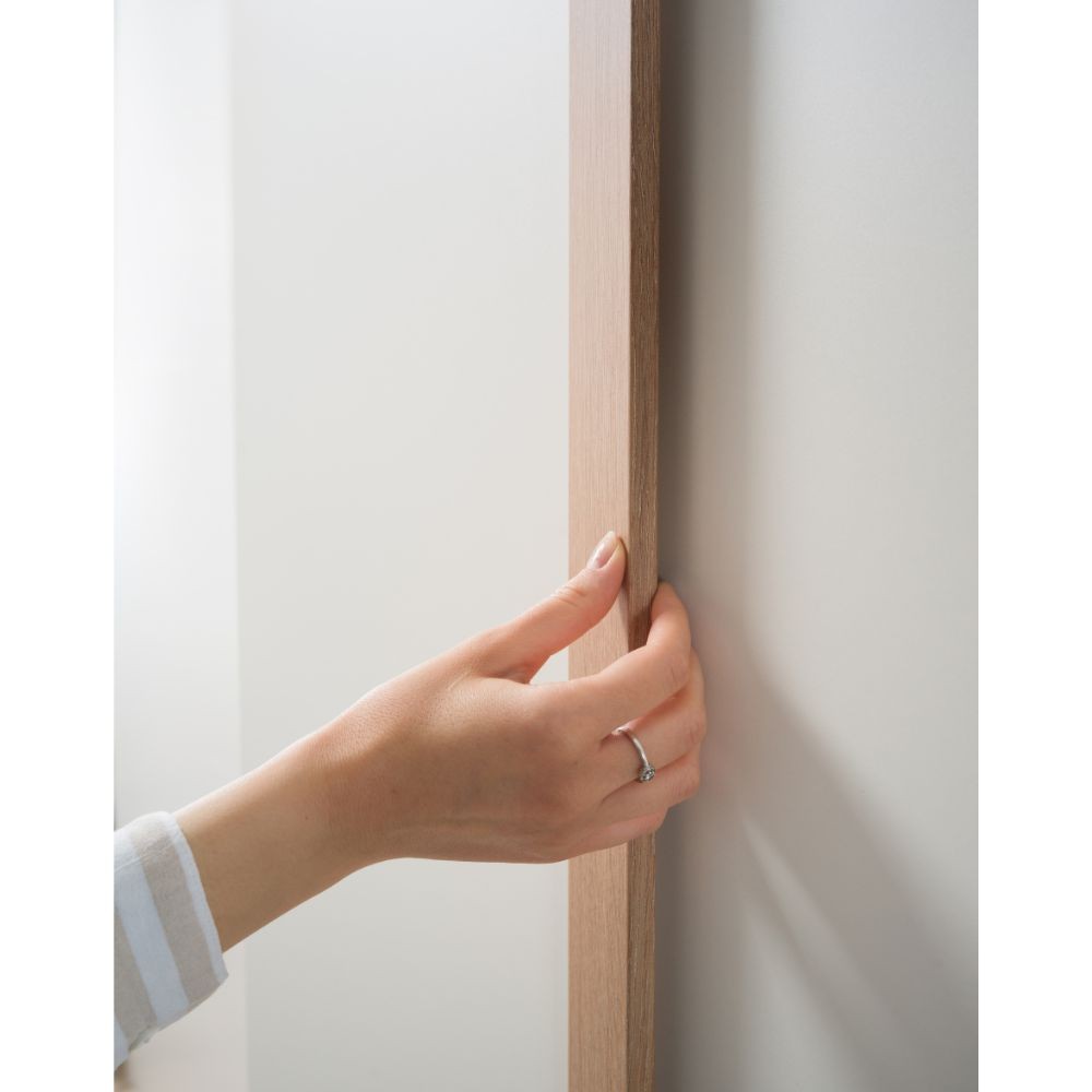 Camera da letto Amor con armadio 6 ante con specchio e letto imbottito con contenitore colore bianco e dettagli rovere - immagine 5