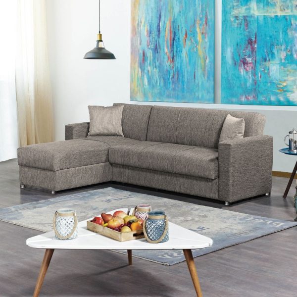 Divano letto Dugo con penisola contenitore reversibile in tessuto Mina 07 tortora e piedini cromo