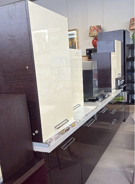 Cucina lineare completa di elettrodomestici forno, cappa, piano cottura, lavastoviglie codice: 3284