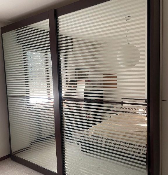 Camera da letto completa di letto matrimoniale, armadio 2 ante scorrevoli, comò, 2 comodini 2 codice: 3296