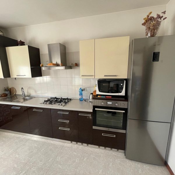 Cucina lineare completa di elettrodomestici forno, cappa, piano cottura, lavastoviglie codice: 3284