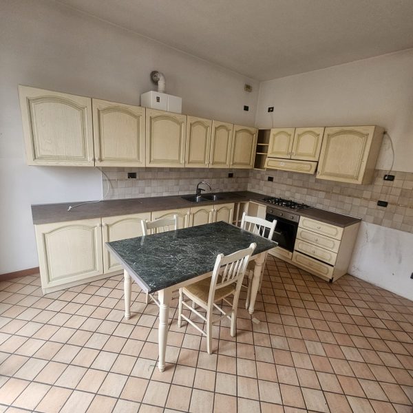 Cucina angolare completa di forno , piano cottura, lavandino e cappa codice:500