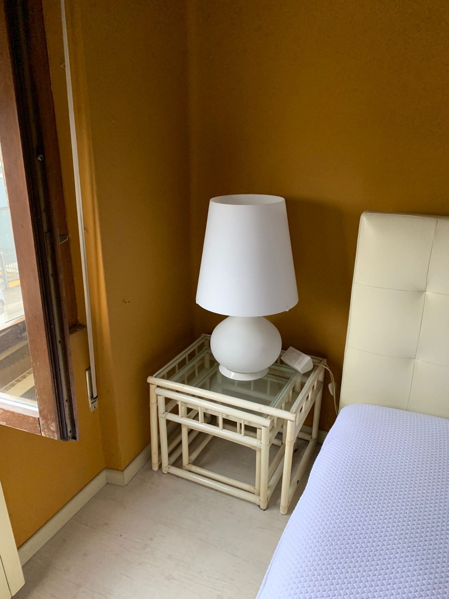 Letto Completo Con Comodino E Lampada Usato 588 - immagine 2